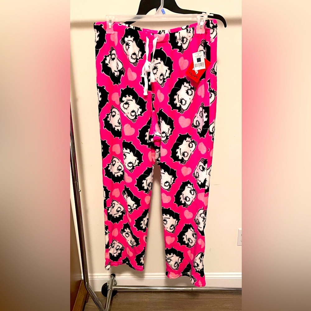 These are Betty Boop very soft fuzzy fleece pants. New with tags and a size 2x
